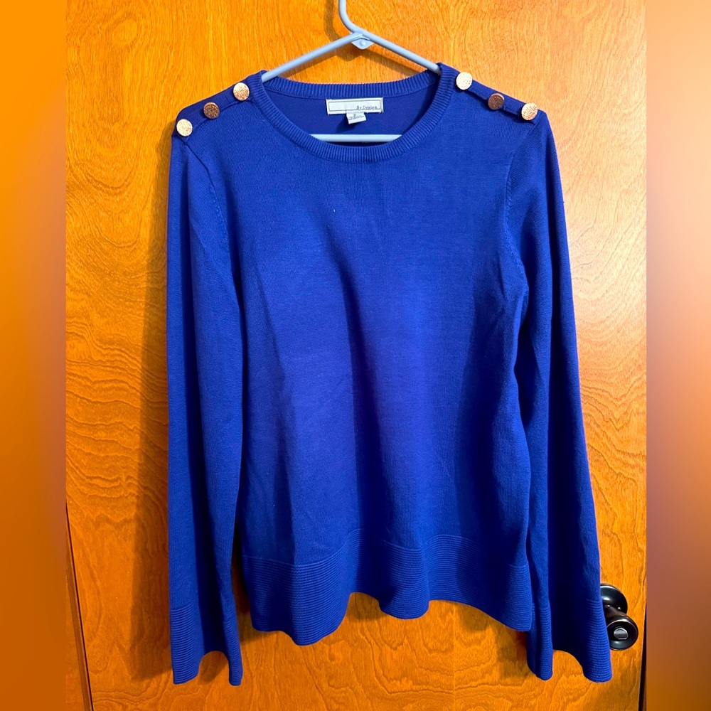 Vibrant Blue Crew Neck Sweater with Classic Silhouette